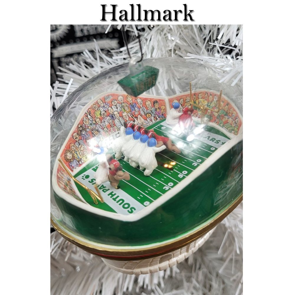 Hallmark Artists Favorites Arctic Dome Blinking Lights & Motion Xmas Ornament